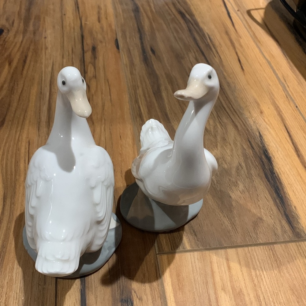 Nao Lladro happy lifelike pair of ducks figurines 5” and 6” tall great condition - Picture 7 of 7